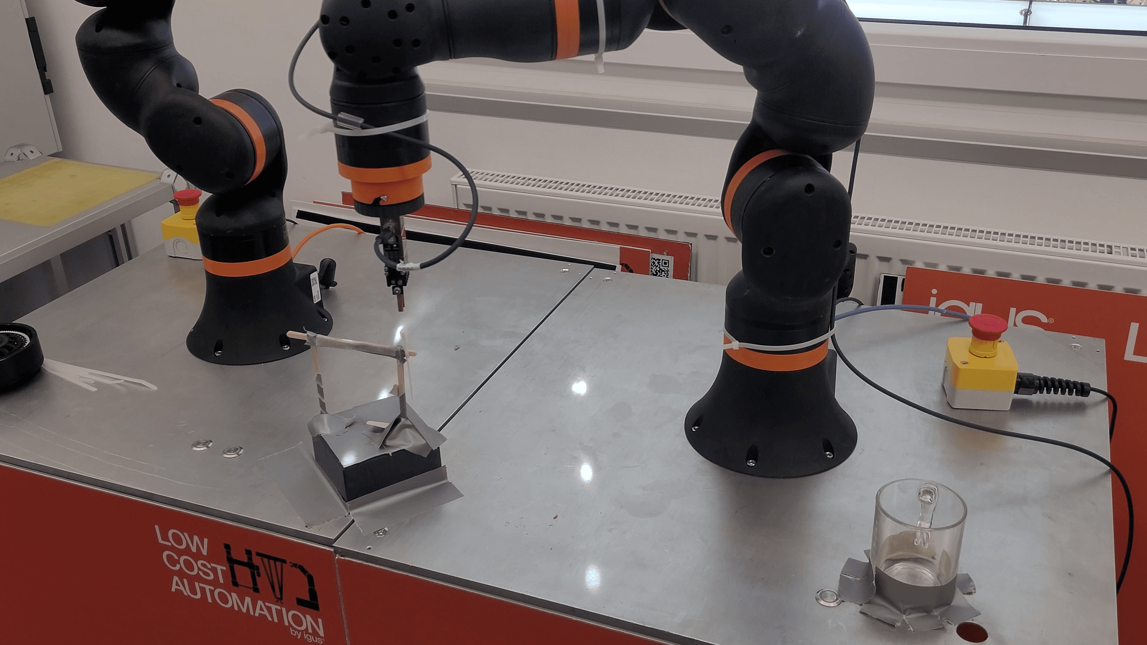 Simulação de uma aplicação de laboratório com um cobot ReBeL da igus